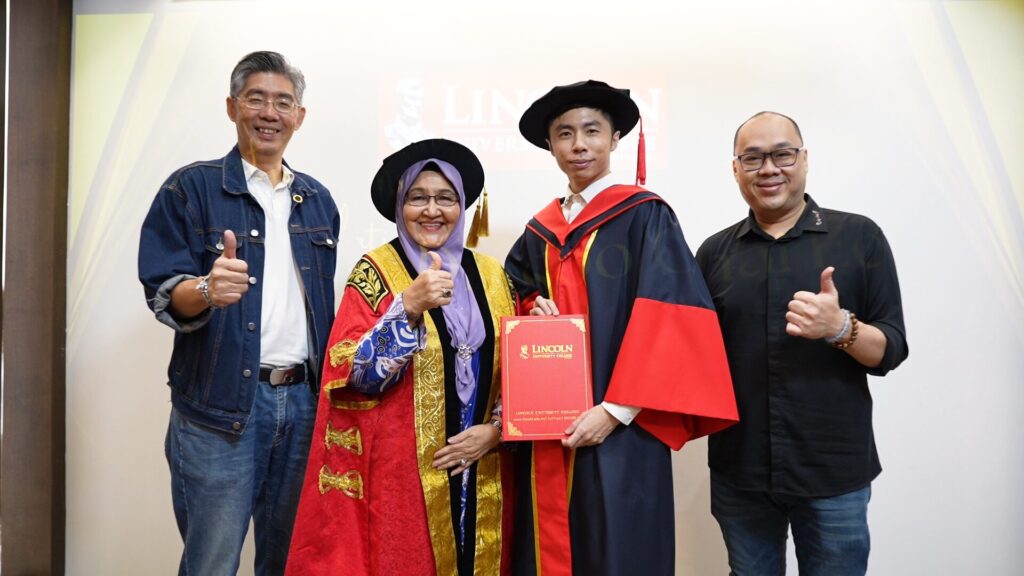 “Dr Kervis AI荣誉院士”